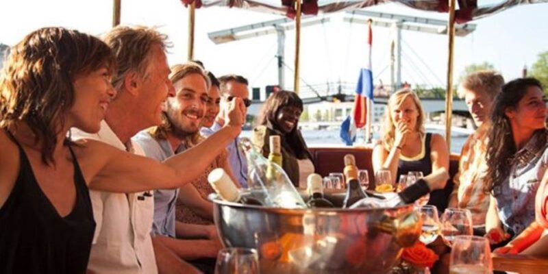 Amsterdam: Private Luxury Cruise with Pizza and Drinks - Exploring the Most Iconic Amsterdam Sights from the Water