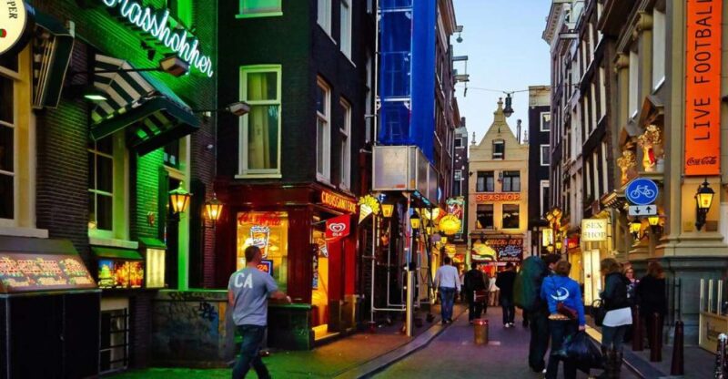 Amsterdam: Private Red Light District and Food Tour - Key Points
