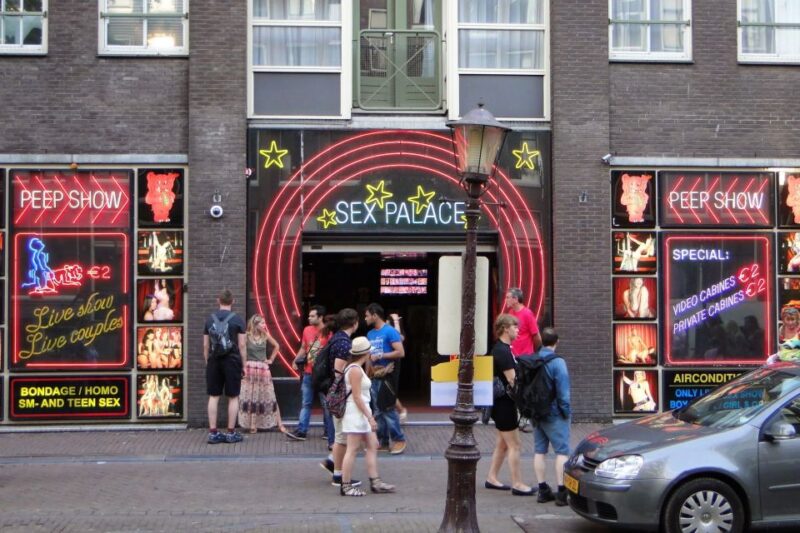 Amsterdam: Private Red Light District and Food Tour - Who Will Appreciate This Tour?
