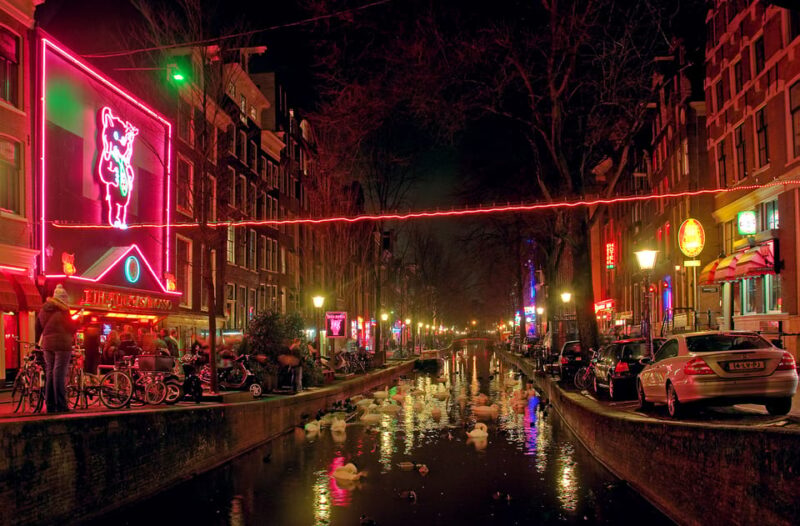 Amsterdam: Private Red Light District Tour in Spanish - Value and Flexibility