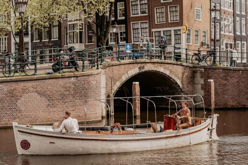 Amsterdam: Private Romantic Canal Cruise w. Prosecco/Snacks - Key Points