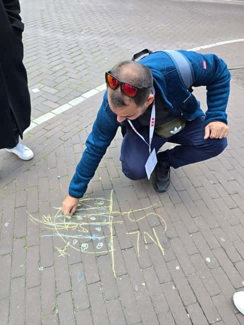 Amsterdam: Private walking tour with Coffee & Anne Frank VR - The High-Quality VR Visit to Anne Frank’s Hidden Attic