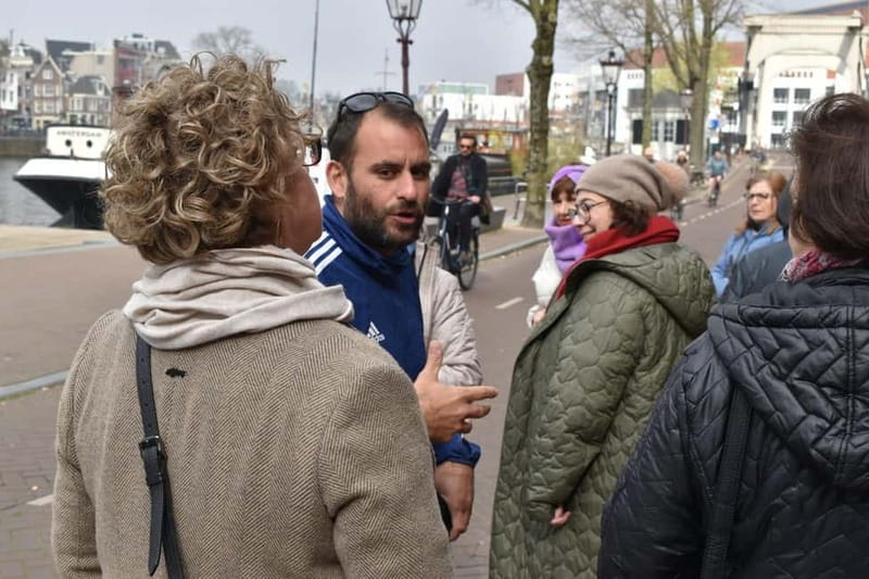 Amsterdam: Private walking tour with Coffee & Anne Frank VR - Walking Route Through Amsterdam’s Historic Resistance Sites