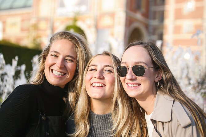 Amsterdam: Professional Rijksmuseum & Museumplein Photoshoot - The Magic of the Rijksmuseum & Museumplein Backdrops