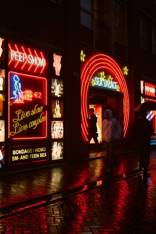Amsterdam: Red Light District and Coffeeshop Culture Tour - Discover the District’s Historic Sights and Landmarks