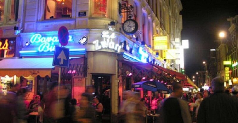 Amsterdam: Red Light District and Local Pub Tour - Visiting Historic Pubs and Drinking Venues