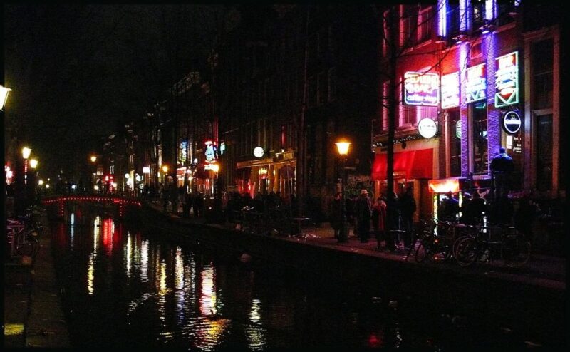 Amsterdam Red Light District and Old Town Walking Tour - Key Points
