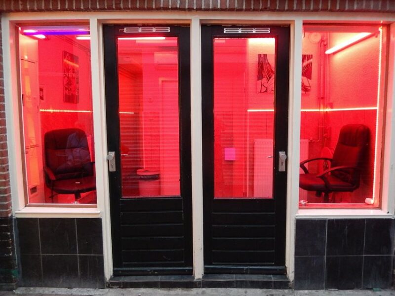 Amsterdam: Red Light District Exclusive Night Tour - Practicalities and Accessibility