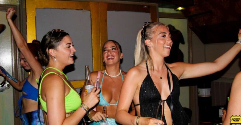 Amsterdam: Red Light District Pub Crawl with Unlimited Shots - From the First Shot to the Final Dance in the Nightclub