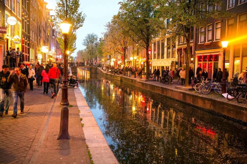 Amsterdam: Red Light District Tour in English or German - The Tour’s Stops at Unique and Less-Visited Spots