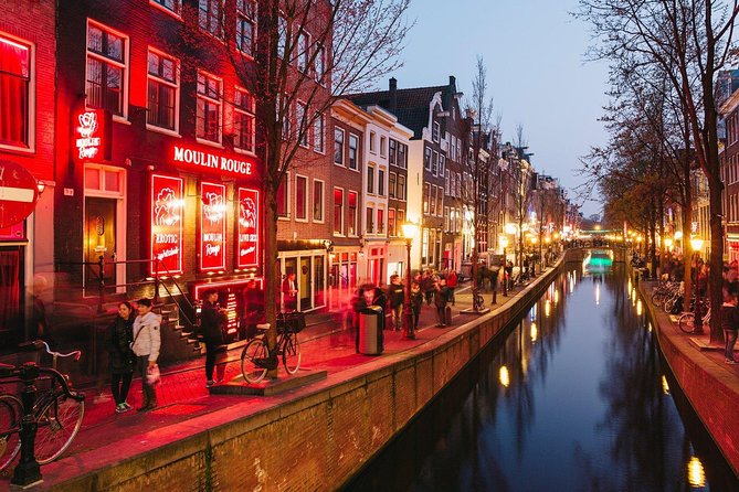 Amsterdam Red Light District Walking Tour in EN/DE/IT - The Nieuwmarkt and Cannabis Culture