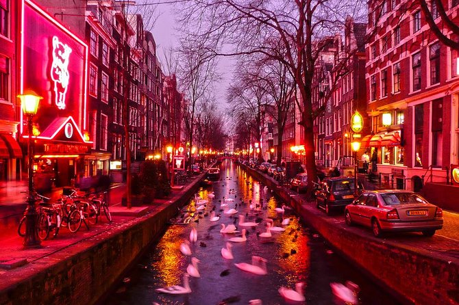 Amsterdam Red Light District Walking Tour in EN/DE/IT - Tips for Exploring the District Independently