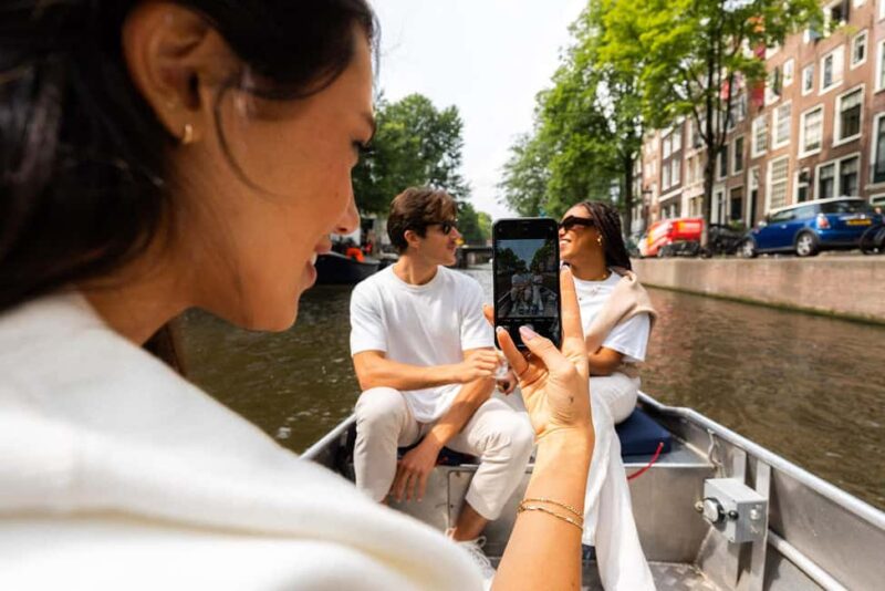 Amsterdam: Sail Yourself with a 2 Hour Boat Rental - The Customer Service and Guide Support