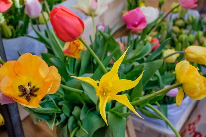 Amsterdam Sightseeing Tour + Hidden Gems + Tastings + PDF guide - Walk Through the Floating Flowers at the Bloemenmarkt