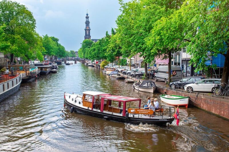 Amsterdam: Small-Group Canal Cruise incl. Drinks and Snacks - Cozy, Personal Small-Group Experience with Locals