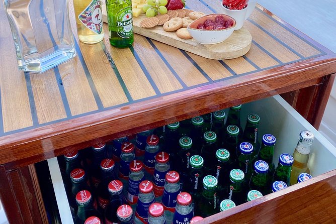 Amsterdam Small-Group Canal Cruise Including Snacks and Drinks - The Small-Group Advantage: Personal and Relaxed