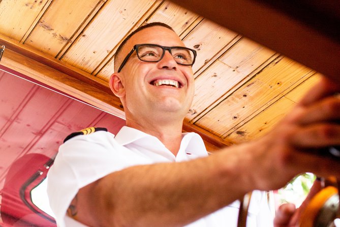 Amsterdam Small-Group Canal Cruise With Dutch Snacks and Drink - Comparing to Other Canal Tours