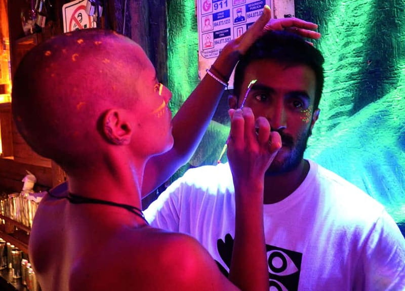 Amsterdam: Social Pubcrawl, Games and get to know eachother - Guide-Led Party with Games and Prizes