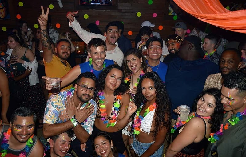 Amsterdam: Social Pubcrawl, Games and get to know eachother - Value for Money and Additional Perks