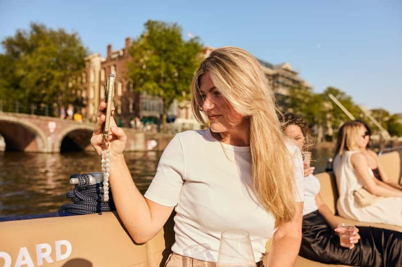 Amsterdam: Spanish Guided Open Boat Cruise with Bar Onboard - The Experience of an Open, Electric Boat with Covered Options