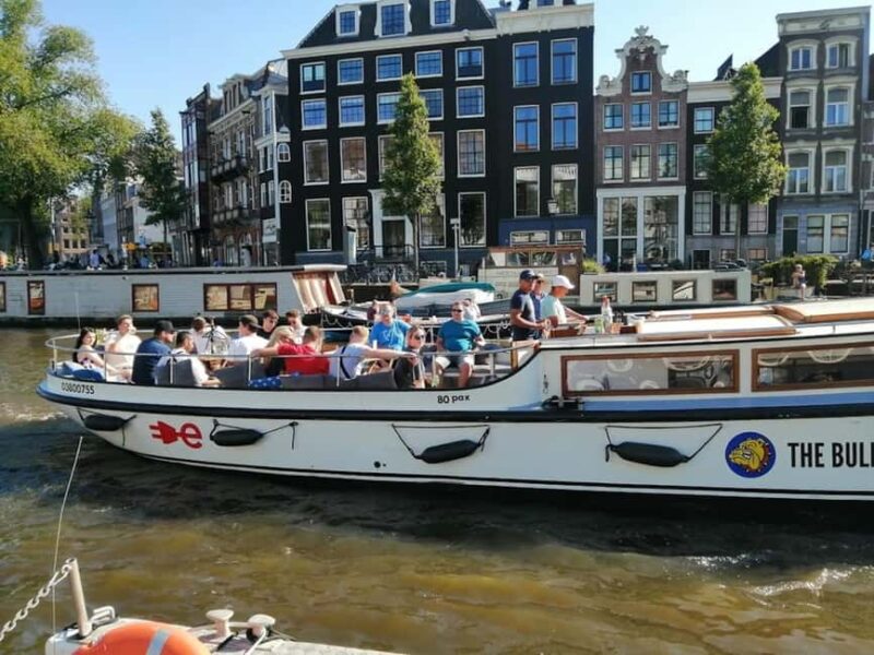 Amsterdam: The Bulldog Boat Smoke-Friendly Cruise & 2 Drinks - Meeting Point and Accessibility