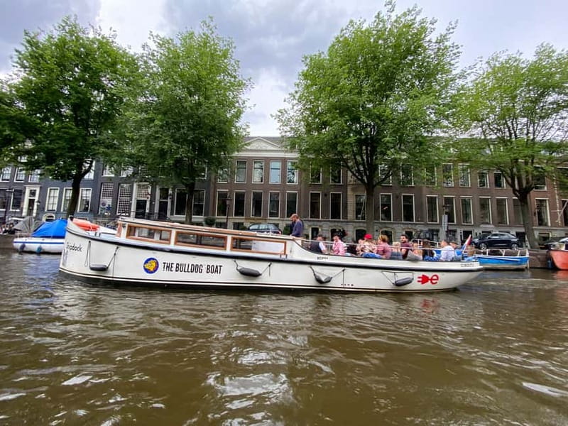 Amsterdam: The Bulldog Boat Smoke-Friendly Cruise & 2 Drinks - The Nighttime Experience and Scenic Views
