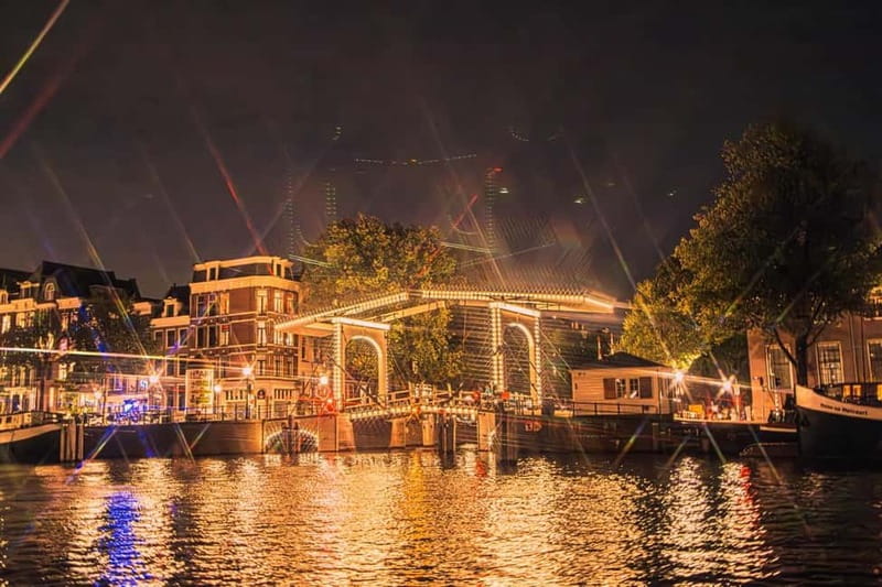 Amsterdam: The Bulldog Boat Smoke-Friendly Cruise & 2 Drinks - The Vibe and Atmosphere on Board