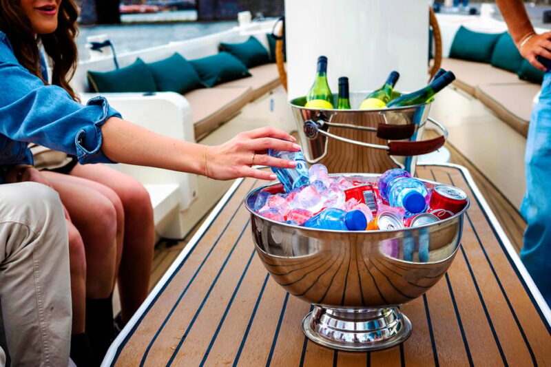 Amsterdam: The Newest Canal Cruise with Drink Option - The Digital Guide and Multilingual Content