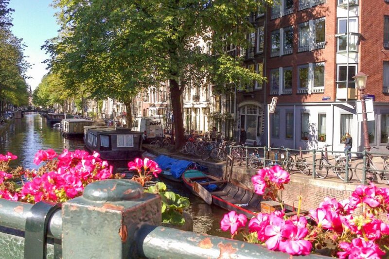 Amsterdam Walking Tour and Canal Cruise - Amsterdam’s Private Walking Tour Starts in the Heart of the City