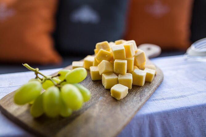 Amsterdam Walking Tour and Cruise with Drinks and Cheese Tasting - Visiting Dam Square and the Heart of the City