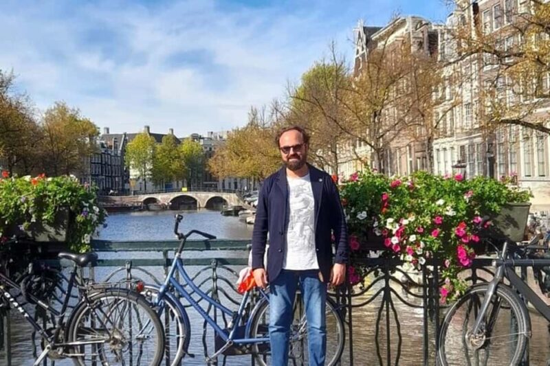 Amsterdam: Walking Tour of Historic Center - Starting Point at Nieuwebrugsteeg 13