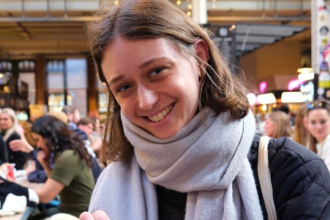 Amsterdam-West Food Tour with local guide - The Role of the Tour Guide and Stories Shared