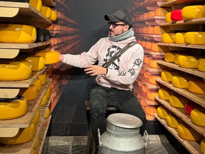 Amsterdam: Zaanse Schans and Giethoorn Guided Combo Tour - Guides and Visitor Experience