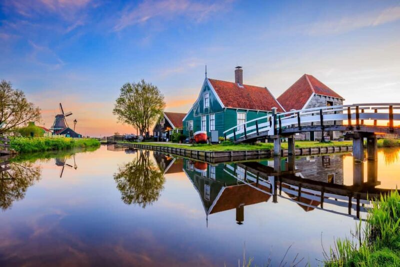 Amsterdam: Zaanse Schans, Cheese Tasting & Volendam Tour - Discover the Colorful Fishing Town of Volendam