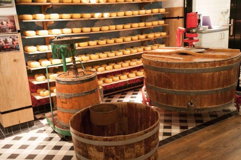 Amsterdam: Zaanse Schans, Cheese Tasting & Volendam Tour - The Comfort of a Small-Group Tour with Informative Guidance