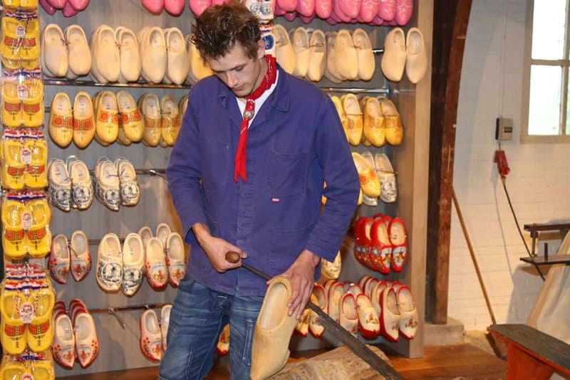 Amsterdam: Zaanse Schans, Marken, Volendam, & Edam Day Tour - Final Stop at Zaanse Schans’s Windmills and Optional Inside Visit