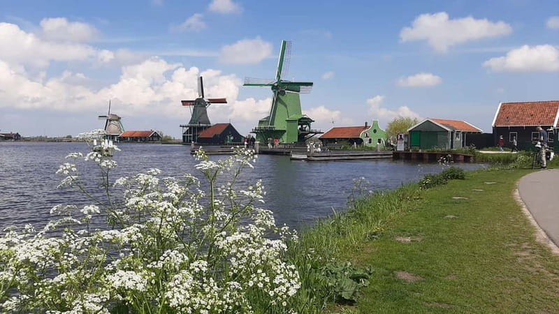 Amsterdam: Zaanse Schans Windmills Guided Tour - Explore the Iconic Zaanse Schans Windmills with a Local Guide
