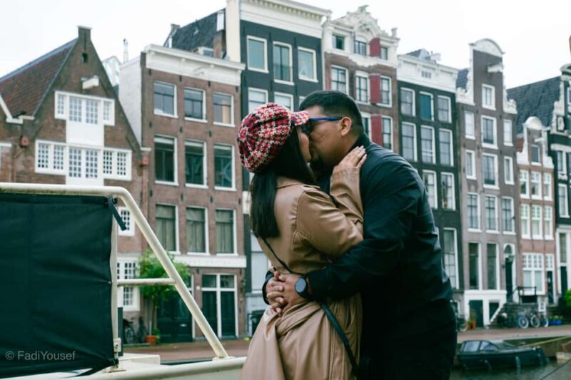 Amsterdam:Proposal Photoshoot & Picnic: Surprise Engagement. - The Secret Proposal Photoshoot with a Hidden Photographer