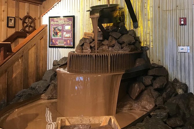 Anchorage City Tour w/ Taste of Wild Smoked Salmon & Reindeer Sausage - Watching Ulu Knives Being Made at the Ulu Factory