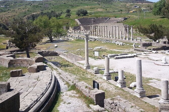 Ancient Pergamon Tour From Izmir - Visiting the Pergamon Amphitheater and Great Theatre