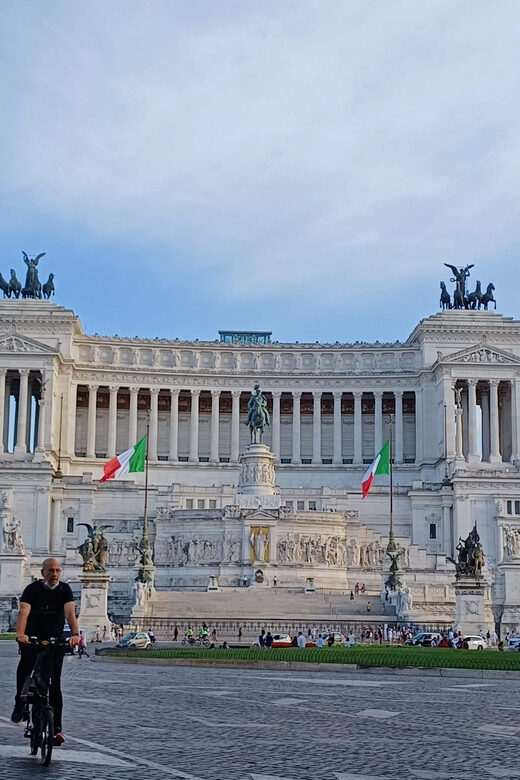 Ancient Rome: walk like a Gladiator - Discovering the Temple of Hercules Victor and Theatre of Marcellus