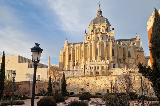 Andalusian Urban Escape - The Artistic Touch: Visuals Inspired by a Comic