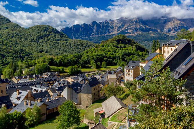 Andorra, France & Spain: 3 Countries in One Day from Barcelona - Starting in Barcelona: From the Heart of the City to the Pyrenees