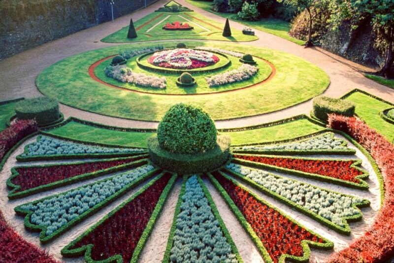 Angers: Château d'Angers entrance Ticket - Visiting the Gardens and Moats