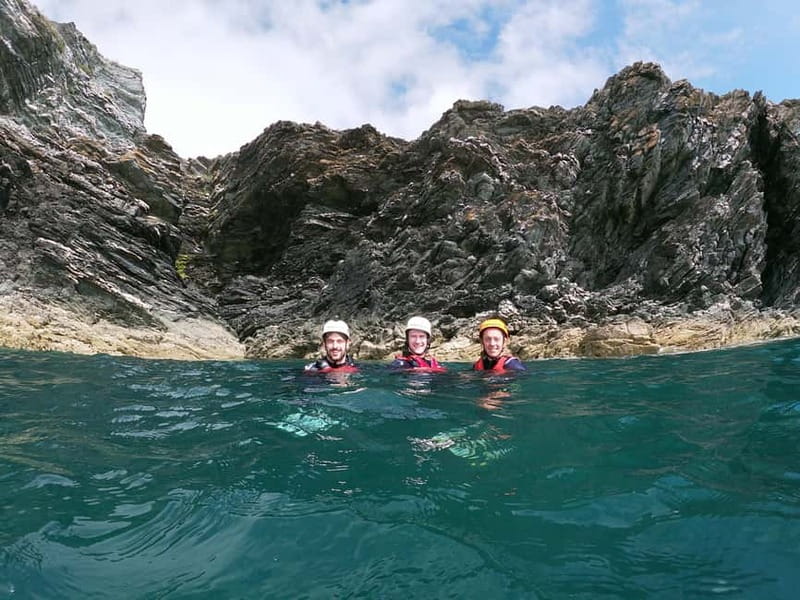 Anglesey: Epic Coasteering with Swimming Climbing and Jumps - A Well-Structured Itinerary with Multiple Stops