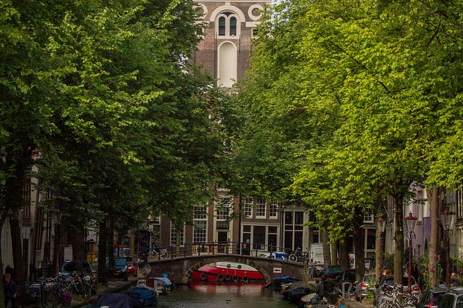 Anne Frank Private Bike Tour in Amsterdam - Significant Stops: Spinoza Monument and De Schaduwkade