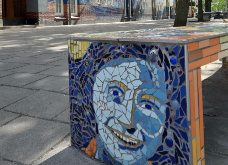 Anne Frank Story & Private 2-Hour Neighborhood Tour - The Guide and Personalization