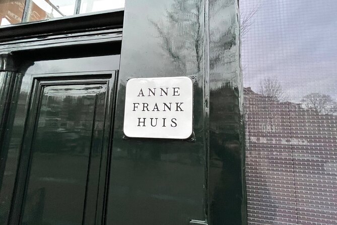 Anne Franks Last Walk and visit the Anne Frank House in Virtual Reality - Passing Johnny Jordaanplein and Its Folk Legend