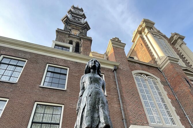 Anne Franks Last Walk and visit the Anne Frank House in Virtual Reality - Short Pause at the Statue of Anne Frank
