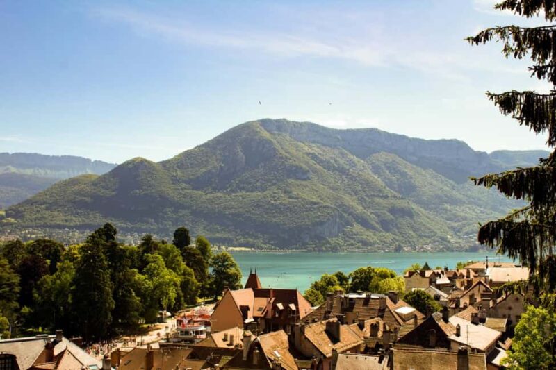 Annecy: 2-hour Best Intro Walking Tour with a Local - Discover Hidden Corners and Local Secrets